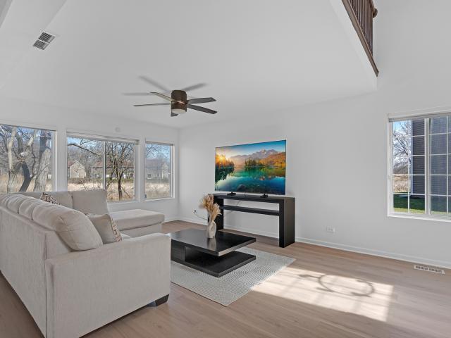 Townhouse for sale in Streamwood, Illinois