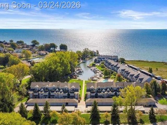 Condo for sale in Harrison Township, Michigan
