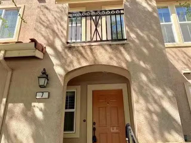 Condo for rent in Hayward
