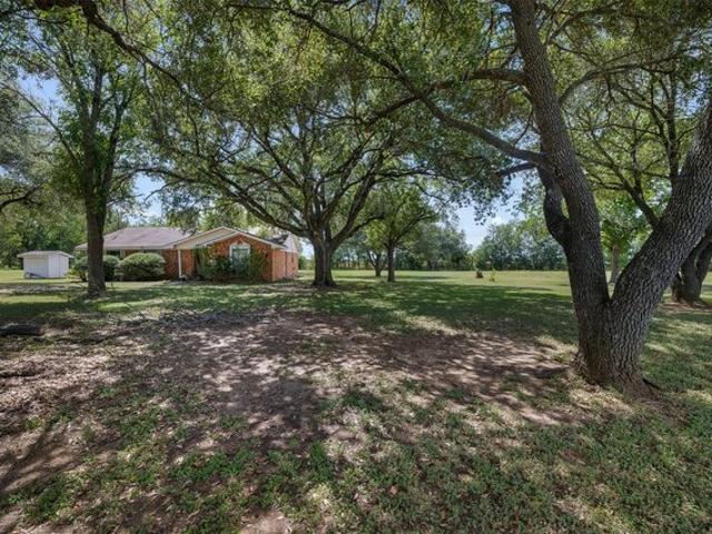 House for sale in Dime Box, Texas