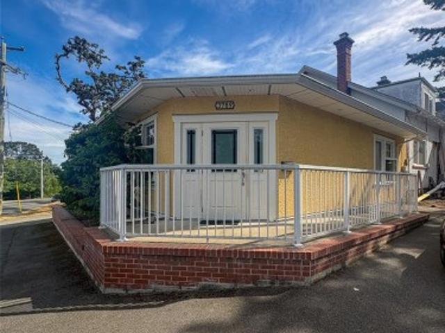 Commercial for rent in Quadra, Saanich