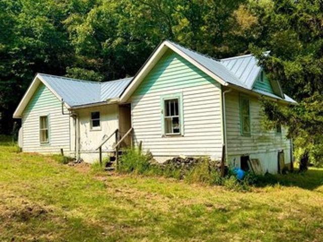 House for sale in Seneca Rocks, West Virginia