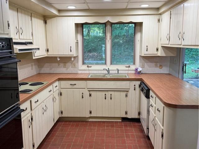 House for sale in Summit, Ohio