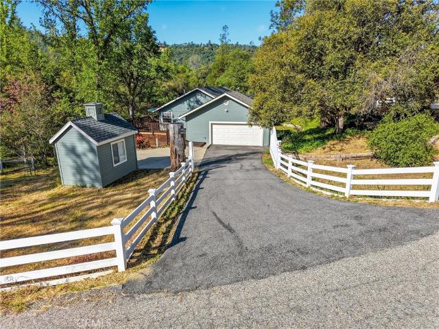 House for sale in Oakhurst, California