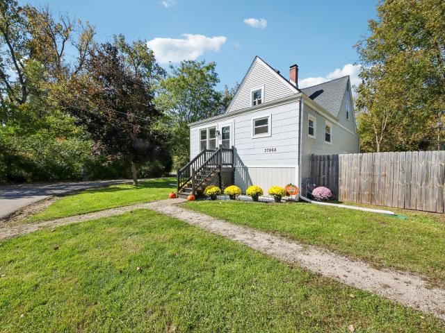 House for sale in Spring Grove, Lake County