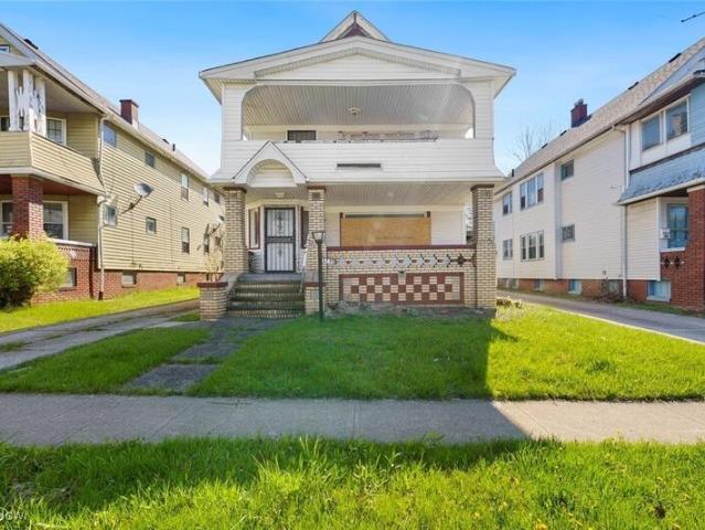 Duplex for sale in Cleveland