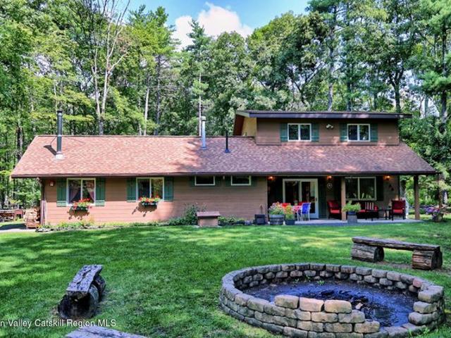 House for sale in Acra, New York