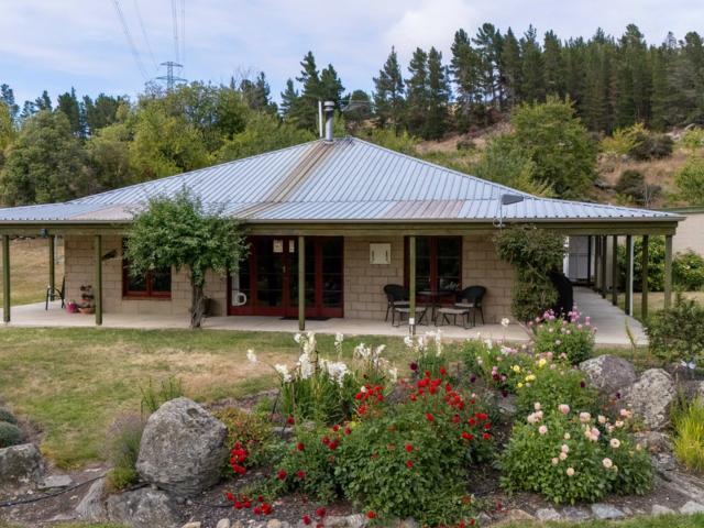 House for sale in Otakou