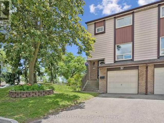 Townhouse for sale in Mississauga, Ontario