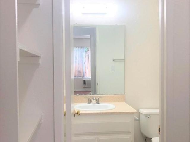 Apartment for rent in Canoga Park, California