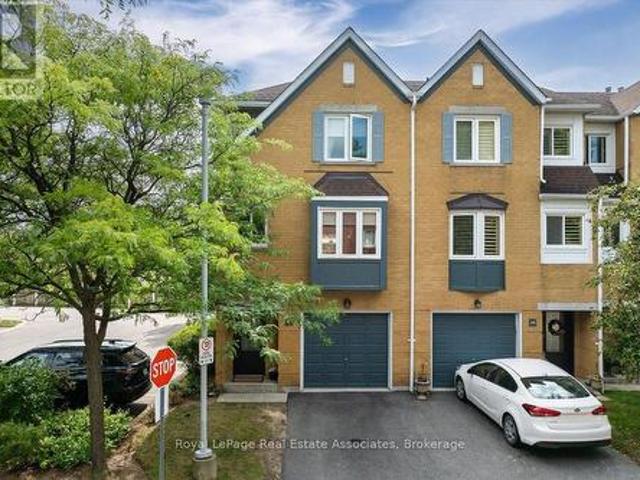 Townhouse for sale in Oakville, Ontario