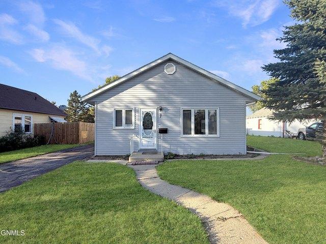 House for sale in Garrison, North Dakota