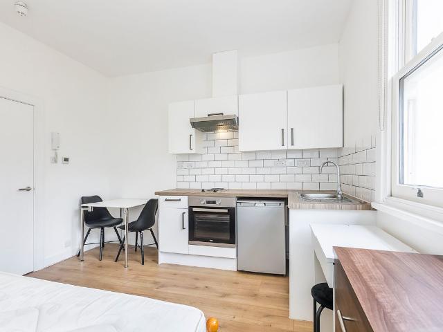 Studio for rent in Earl's Court, Greater London