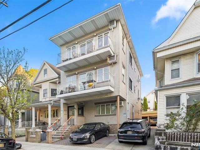 House for sale in Hudson, New Jersey