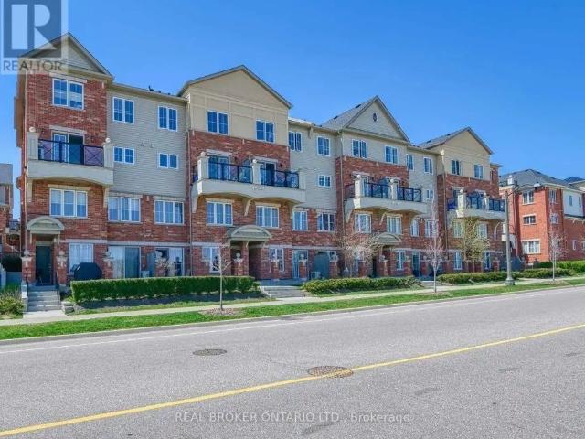 Townhouse for rent in Oakville, Golden Horseshoe