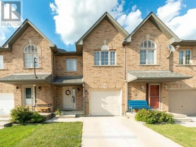 Townhouse for sale in Ancaster, Ontario