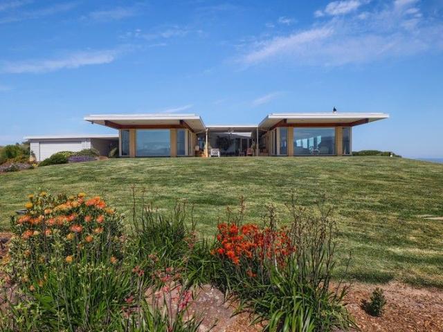 Cottage for sale in Camerons Creek, Victoria