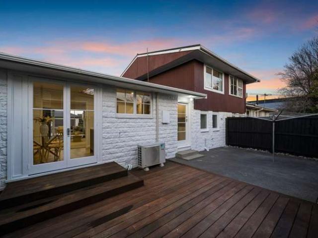 Townhouse for rent in Edgeware, Canterbury
