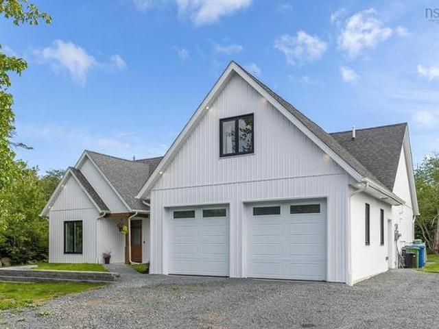 House for sale in Hatchet Lake, Nova Scotia