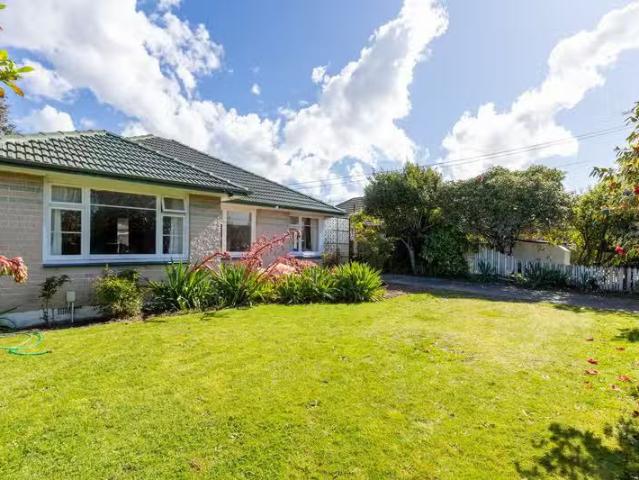 House for sale in Chaslands, Canterbury