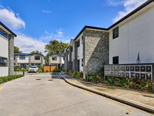 Townhouse for sale in Days Bay, Wellington