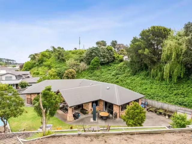 House for sale in Waikanae Beach, Wellington