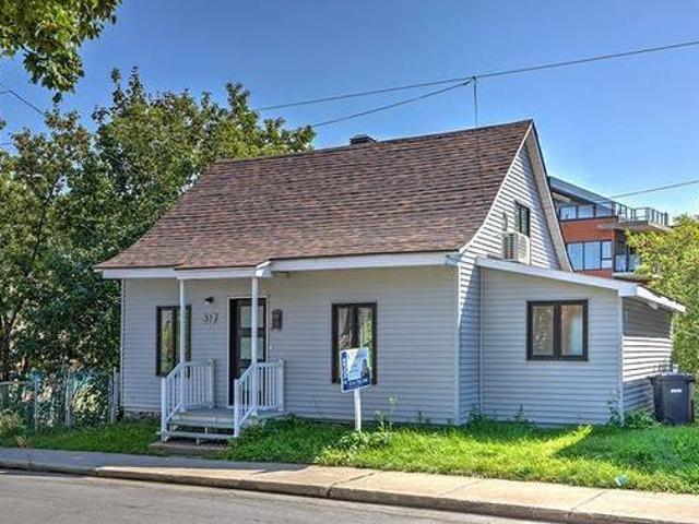 House for rent in Laval