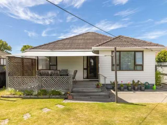 House for sale in Chaslands, Canterbury