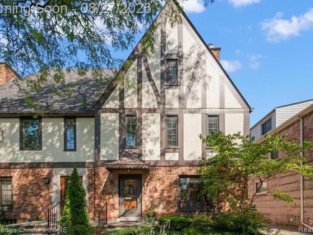 Condo for sale in Grosse Pointe, Michigan