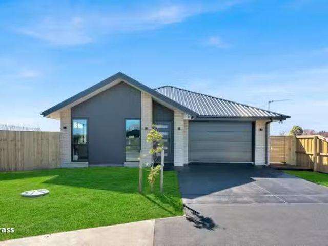 House for sale in Chaslands, Canterbury