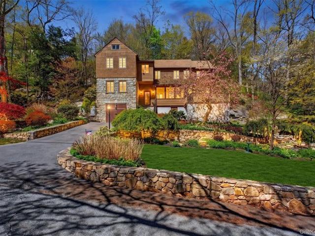 House for sale in Baldwin Place, New York