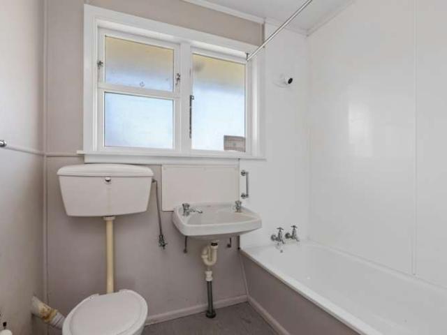 House for sale in Chaslands, Canterbury