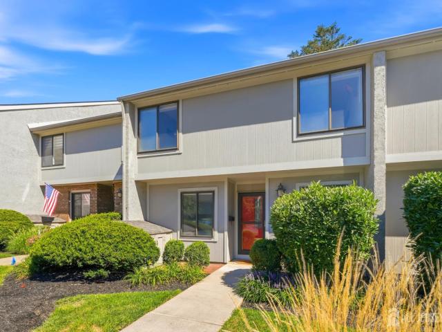 Townhouse for sale in Edison, New Jersey