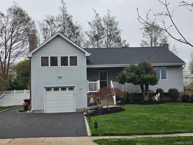 House for sale in Smithtown, New York