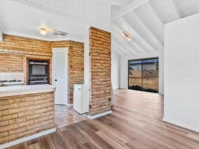 Apartment for rent in Halls Head