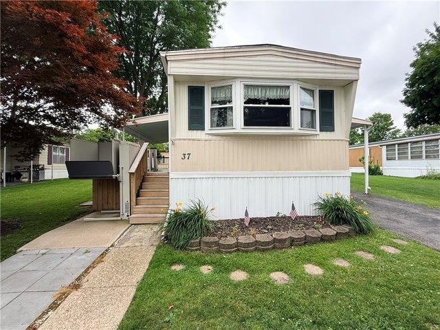 House for sale in Farmington, New York