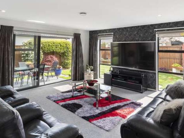 House for sale in Chaslands, Canterbury