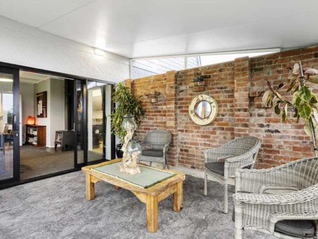 House for sale in Otakou