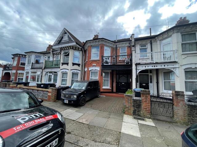 Apartment for rent in Bowes Park, Greater London