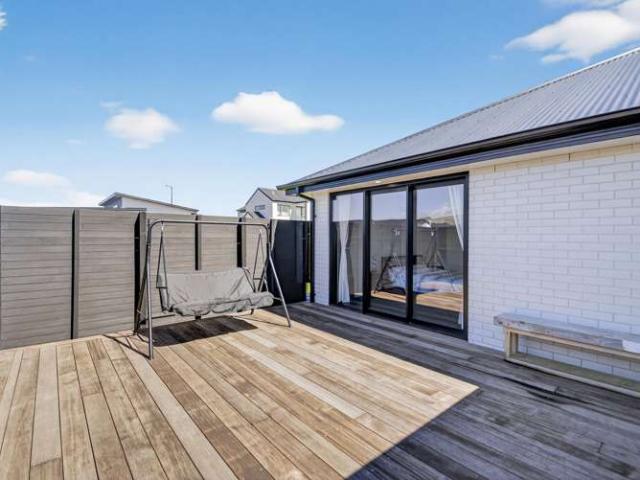 House for sale in Chaslands, Canterbury