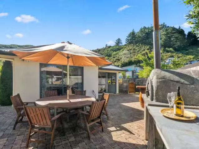 House for sale in Days Bay, Wellington
