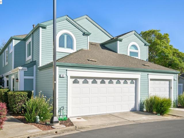 Townhouse for sale in Alameda, Alameda County