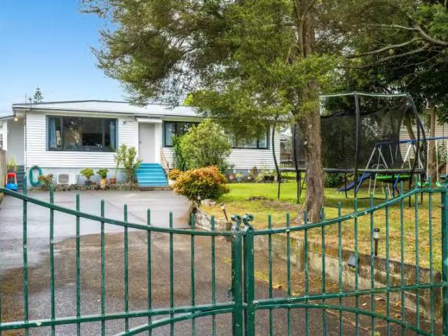 House for sale in Oratia, Oroua County