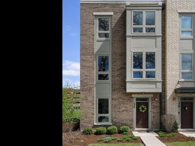 Townhouse for sale in Arlington Heights, Illinois