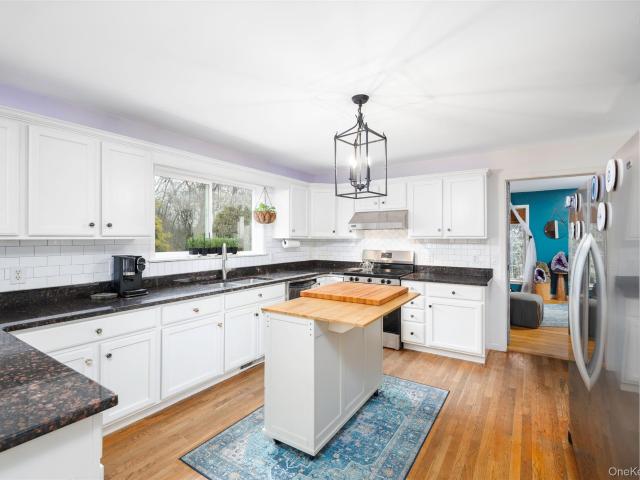 House for sale in Baldwin Place, New York