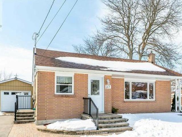 House for sale in Ontario