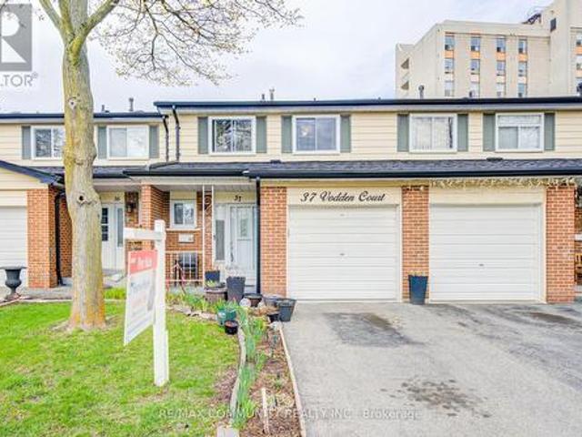 Townhouse for sale in Georgina, Ontario