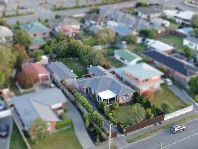 House for sale in Chaslands, Canterbury