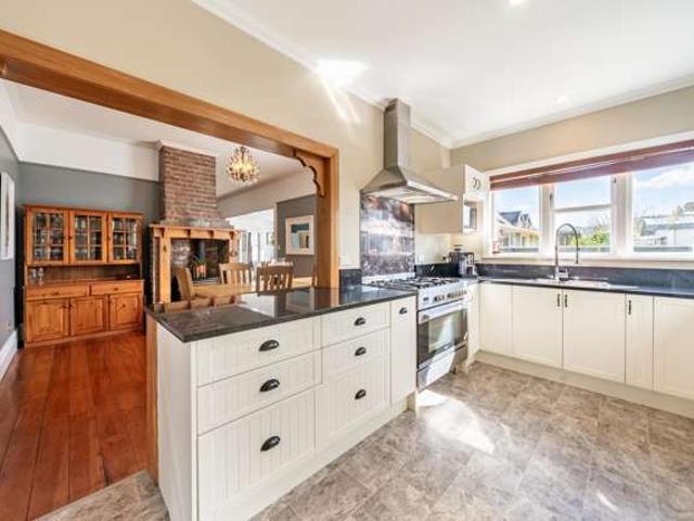 House for sale in Days Bay, Wellington