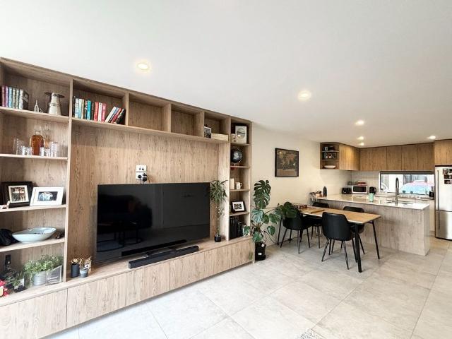 Townhouse for rent in Addington, Canterbury